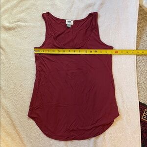 Old Navy Women's Burgundy Tank Top